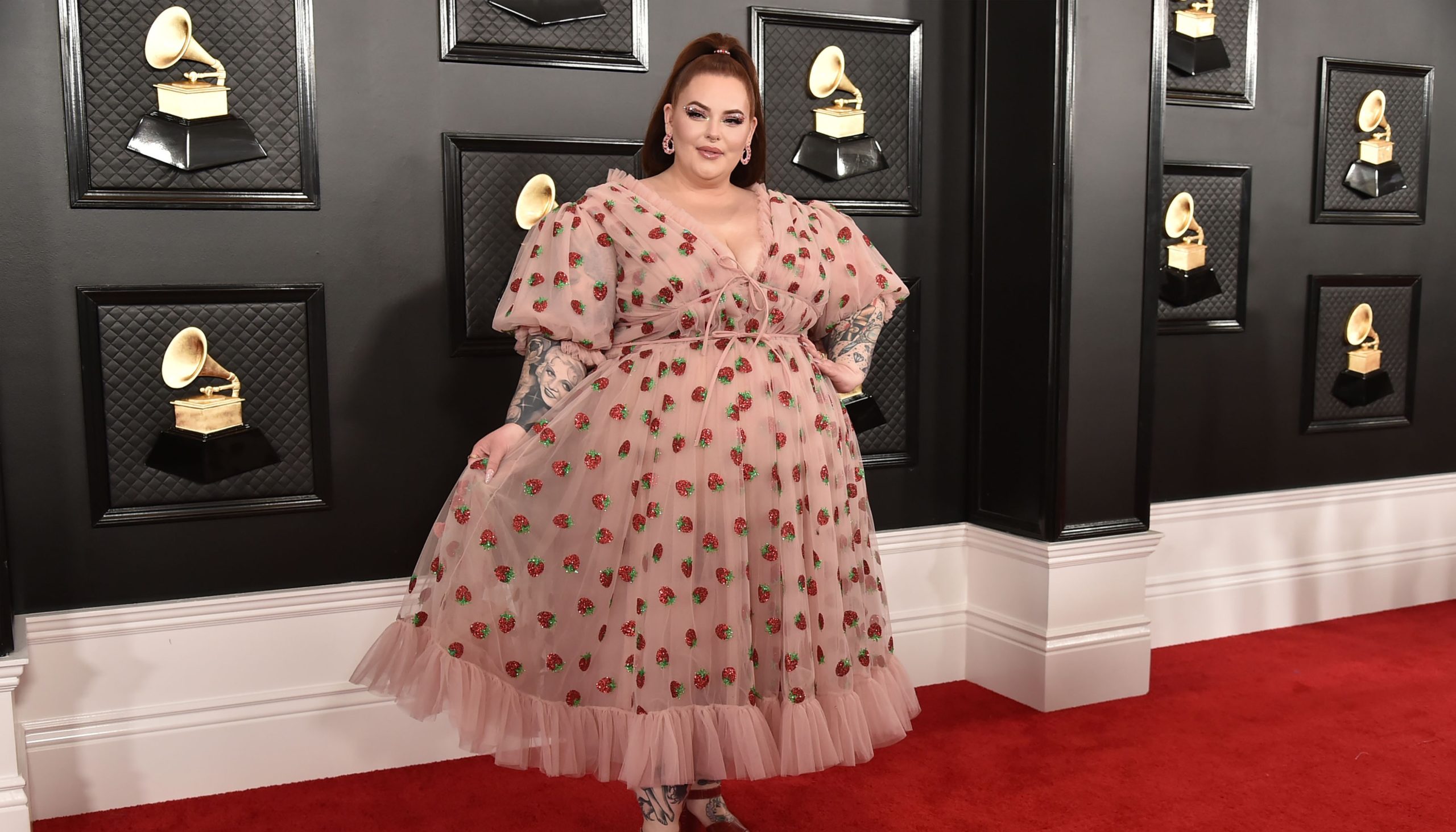 Tess Holliday's Strawberry Dress Highlights Fashion's Problem With Fat People