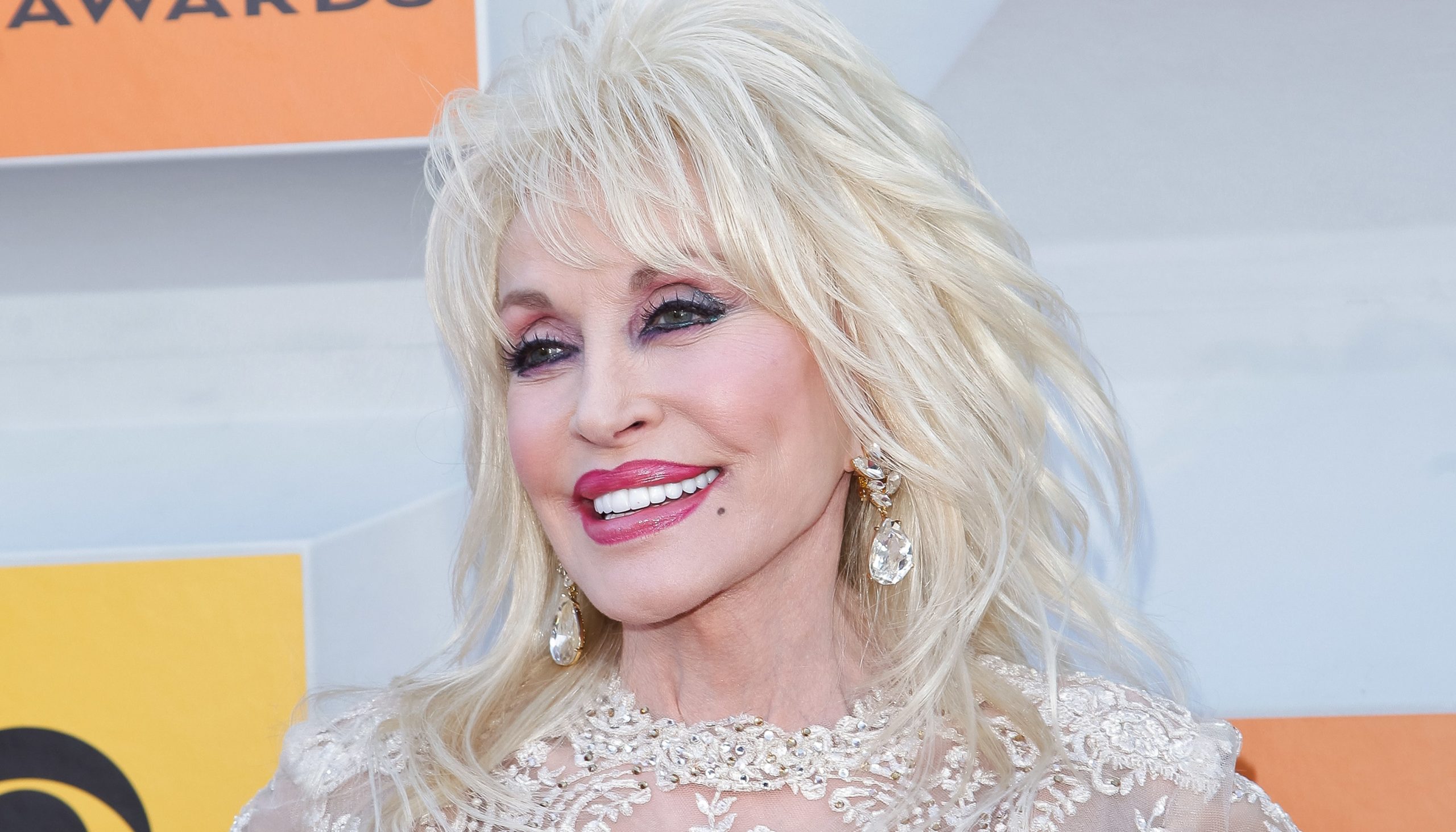 Dolly Parton Explains How She Uses Her Acrylic Nails to Make Music