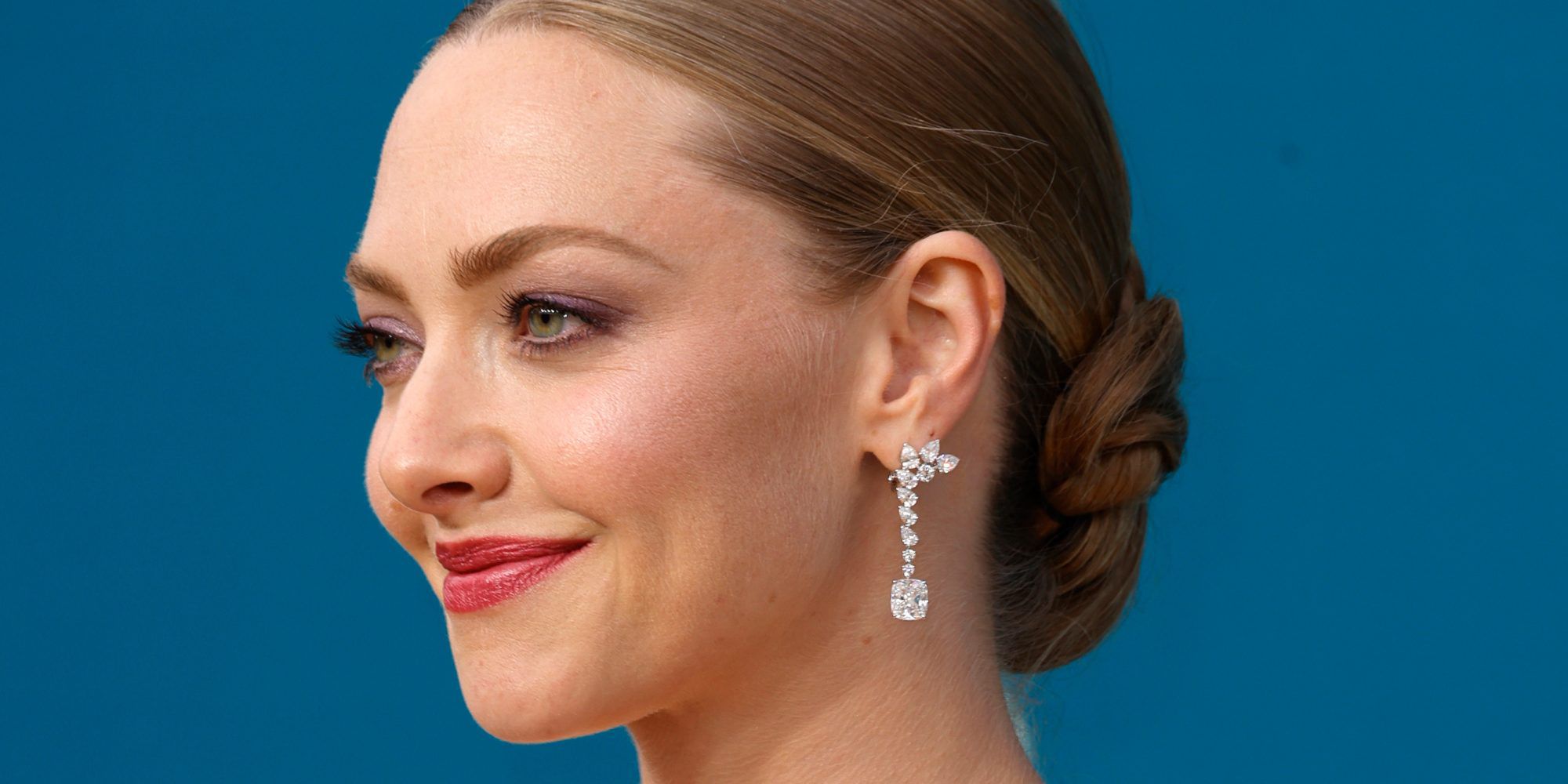 Amanda Seyfried's Emmy's Makeup Is a Tribute to Timeless Beauty