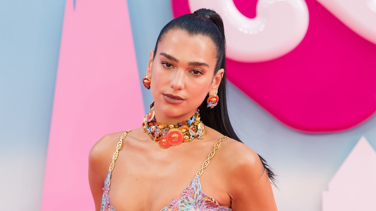 Dua Lipa Is Unrecognizable With Bleached Eyebrows